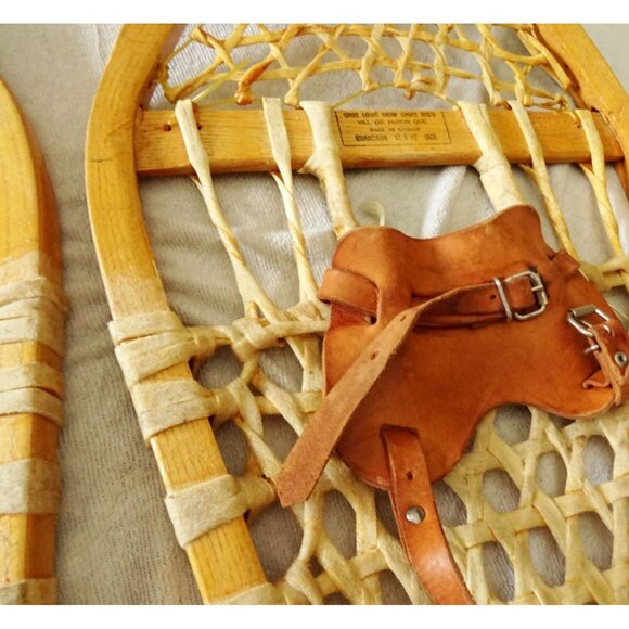 Vintage Traditional Snowshoes Quebec Canada Wood and Rawhide 12 x 42 Gros Louis - Picture 4 of 5
